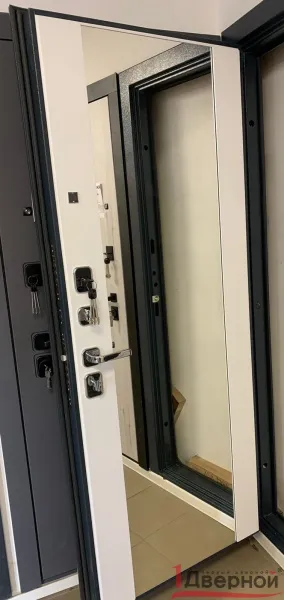 Входная дверь Корсика Зеркало СБ16